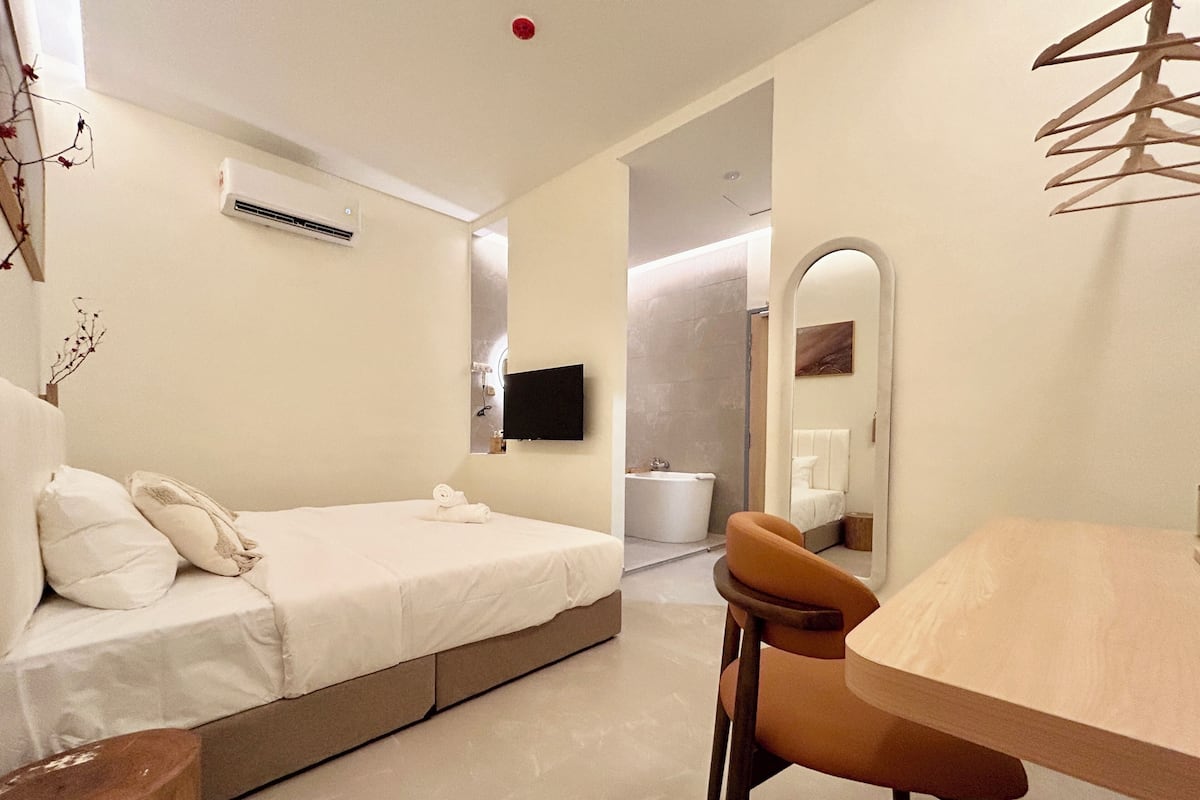 Honeymoon Room, 1 King Bed, Private Bathroom | Free WiFi