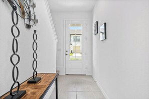 Room - 3 Br, 2.5 BA Villa Sleeps 8! Eve102 (Davenport)