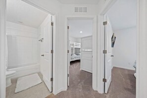 Room - 3 Br, 2.5 BA Villa Sleeps 8! Eve102 (Davenport)