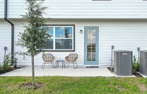 Room - 3 Br, 2.5 BA Villa Sleeps 8! Eve102 (Davenport)