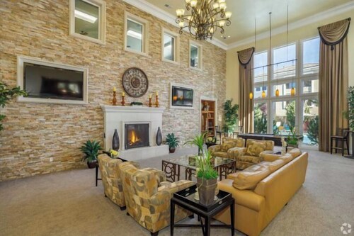 New Trendy 1BR Apartment with Heated Pool, Gym & Minigolf