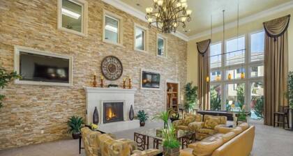 New Trendy 1BR Apartment with Heated Pool, Gym & Minigolf