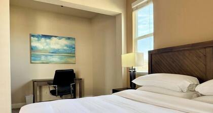 New Cozy & Stylish 1BR with Heated Pool, Relaxing Spa & Sauna