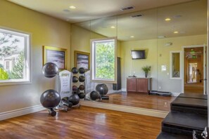 Unclassified image, 5 of 6, button - New Cozy & Stylish 1BR with Heated Pool, Relaxing Spa & Sauna (Reno)