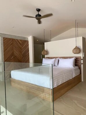 2 dormitorios, tabla de planchar con plancha, ropa de cama