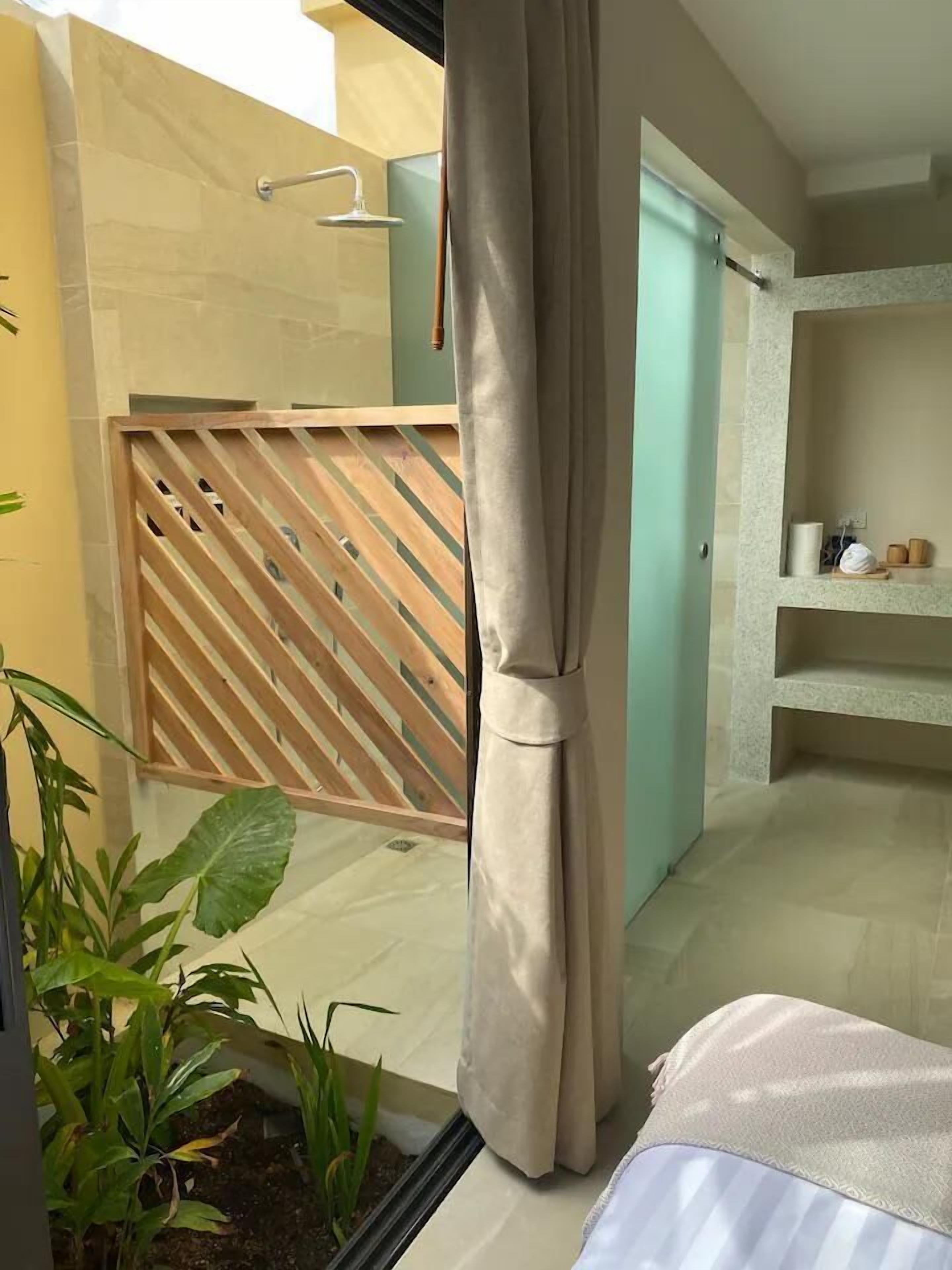 2 bedrooms, iron/ironing board, bed sheets