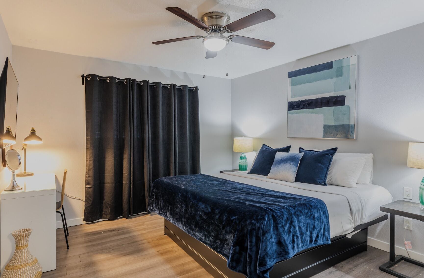 2 bedrooms, desk, iron/ironing board, internet