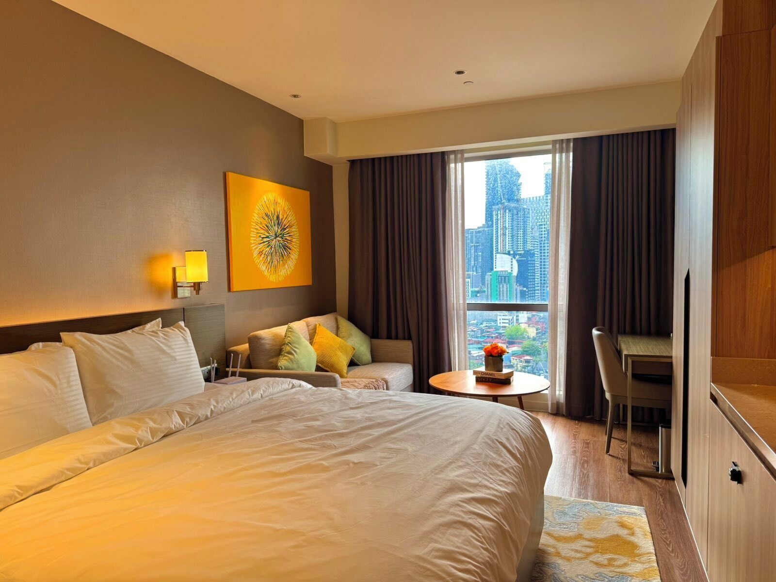 Svit Comfort | Värdeförvaringsskåp på rummet, skrivbord och arbetsyta för laptop