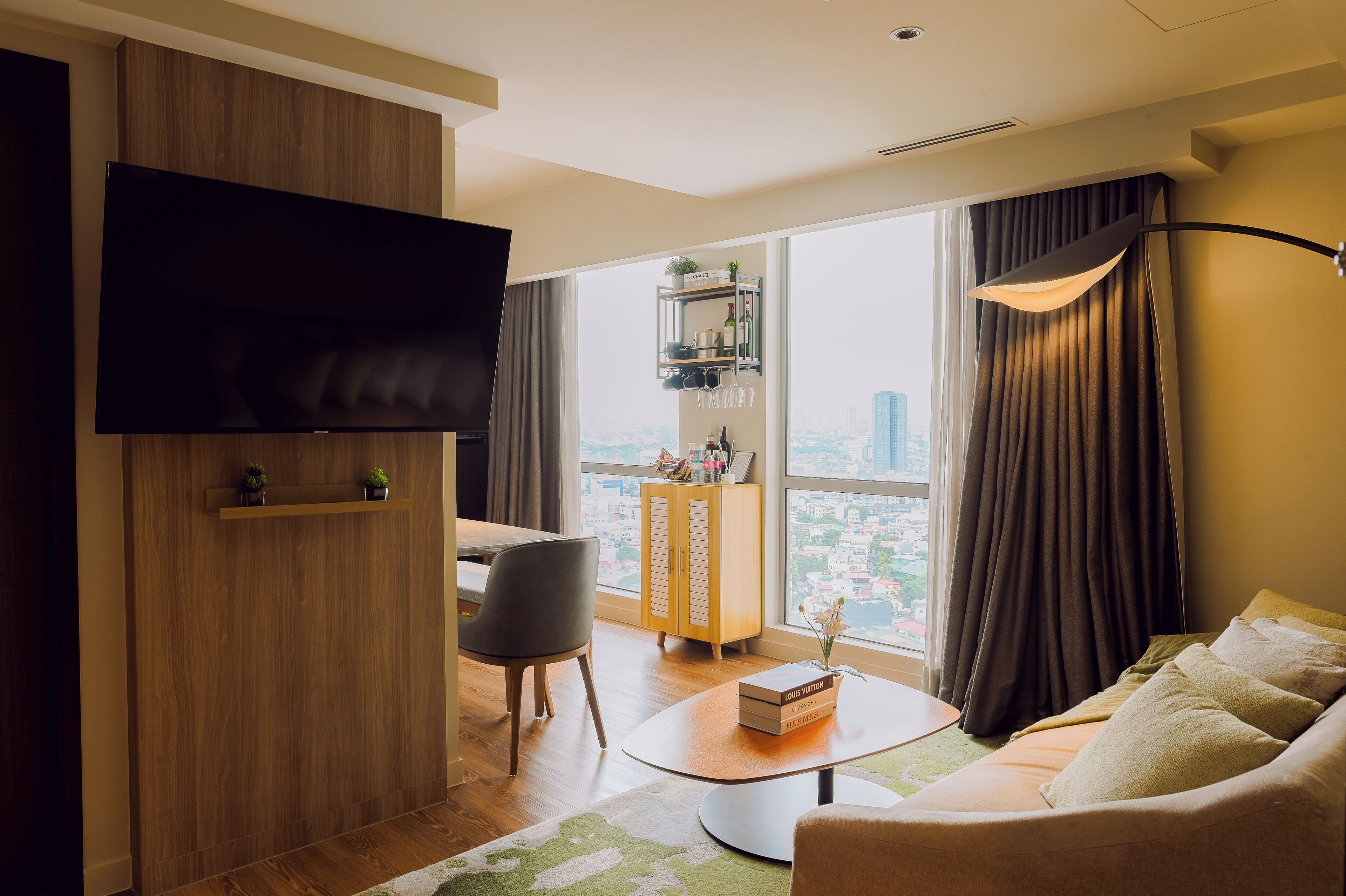 Svit Deluxe - 1 kingsize-säng - utsikt mot staden | Vardagsrum