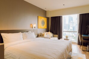 Classic Suite, River View | In-room safe, desk, laptop workspace, blackout drapes - Hotel Residences at Acqua (Mandaluyong)