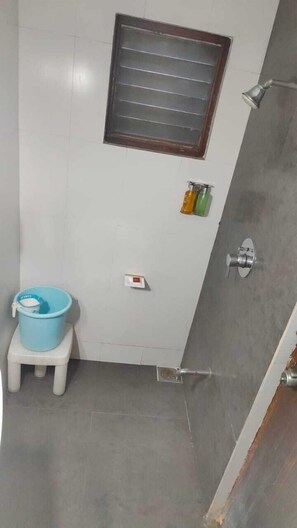 Shower, free toiletries, towels, soap