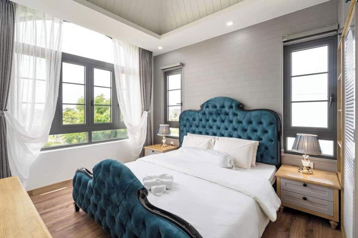 Camera Economy | Una scrivania, postazione laptop, Wi-Fi gratuito, lenzuola