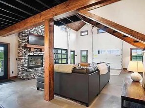 Télévision, cheminée