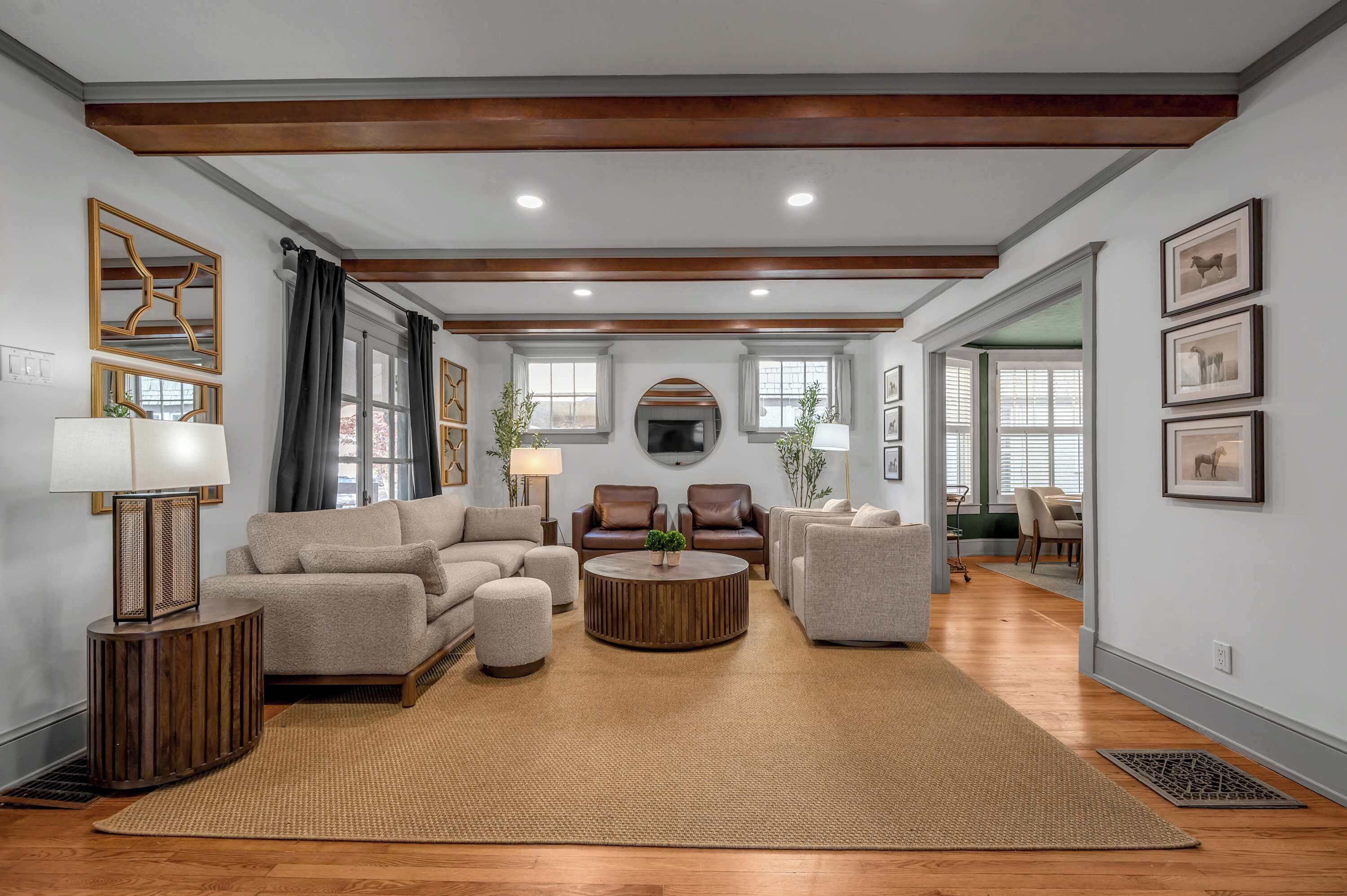 Télévision, chaîne hi-fi, espaces bureaux