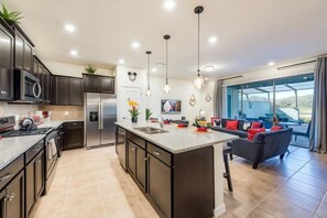 Room - Magic Retreat Near Disney, Sleeps 12 Private Pool Sol101 (Davenport)