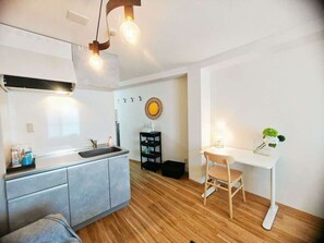 Deluxe Studio, Balcony, City View | Desk, laptop workspace, iron/ironing board, free WiFi - Sidihome 365 Apartment (Osaka)