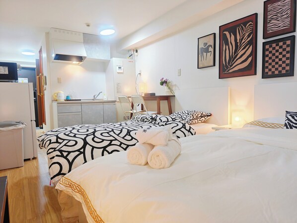 Superior Twin Room, Balcony, City View | Desk, laptop workspace, iron/ironing board, free WiFi - Sidihome 365 Apartment (Osaka)