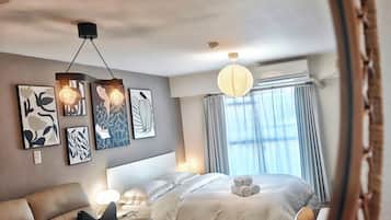 Studio Deluxe - balkong - utsikt mot staden | Skrivbord, arbetsyta för laptop, strykjärn/strykbräda och gratis wi-fi