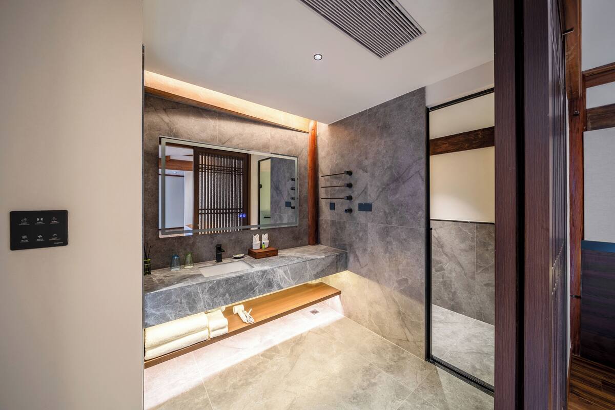 Executive-Suite | Hochwertige Bettwaren, Daunenbettdecken, individuell dekoriert