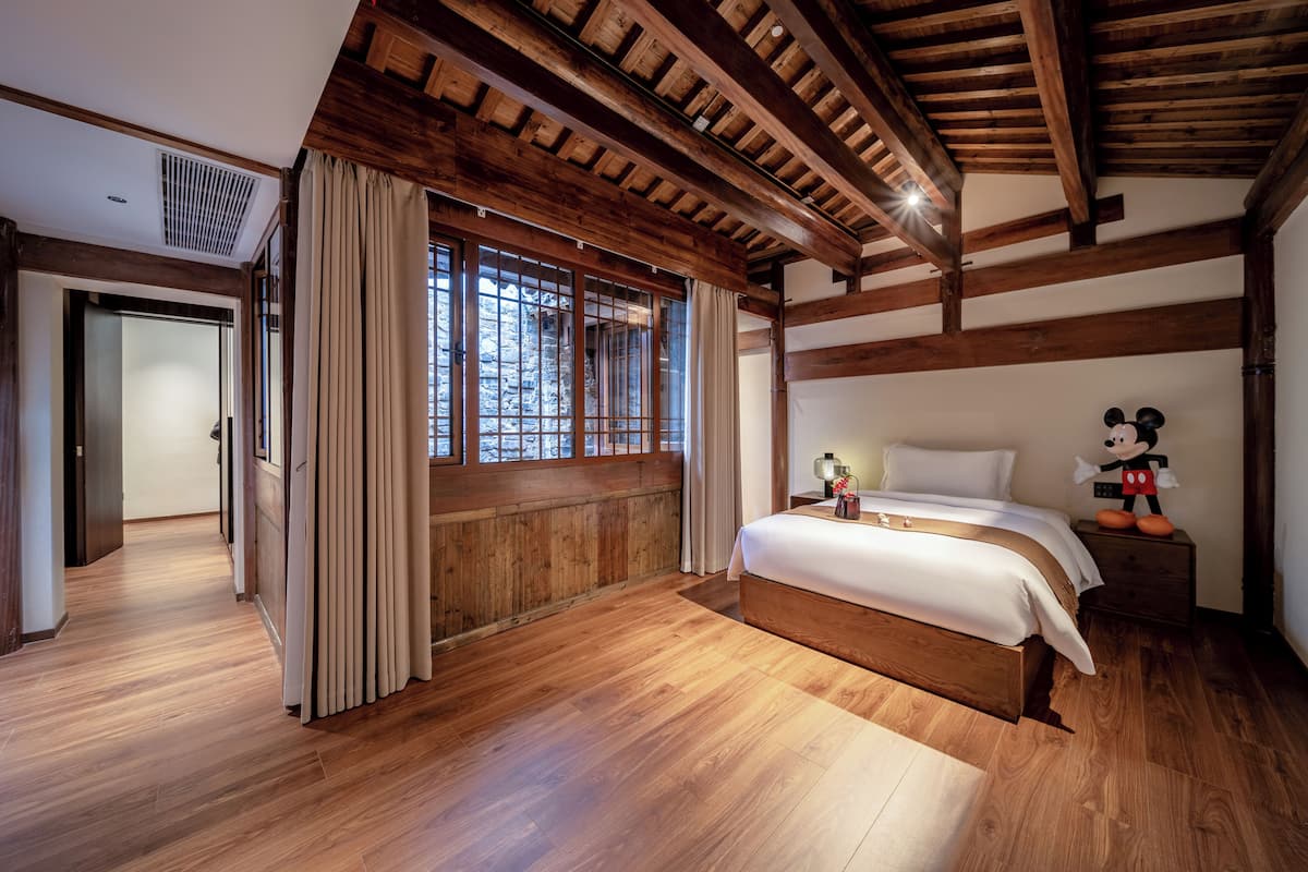 Family Suite, Courtyard View | Premium bedding, down comforters, WiFi (free), individually decorated