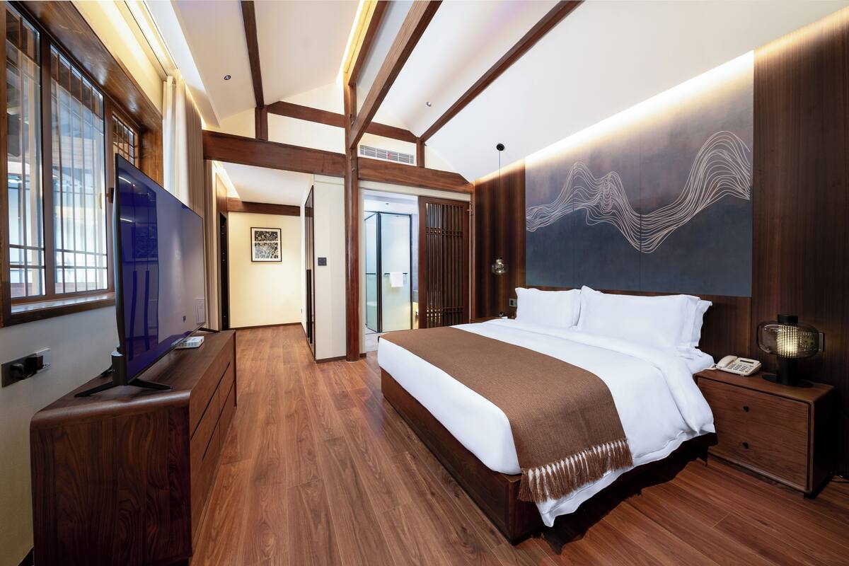 Familien-Suite, Blick auf den Innenhof | Hochwertige Bettwaren, Daunenbettdecken, individuell dekoriert