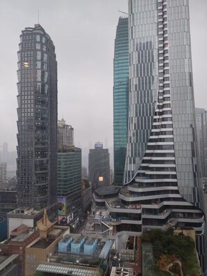 Pemandangan kota dari properti