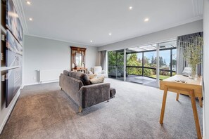 TV - Stay Central - Taupo (Taupo)