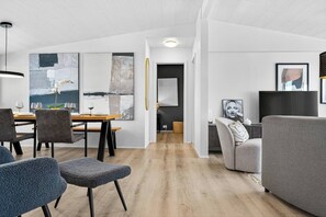 Interior - Perfectly Situated: Downtown Luxury Loft (Reykjavík)
