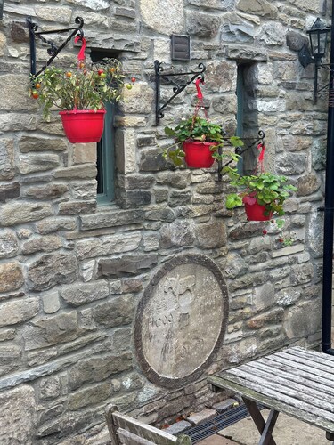 🌿 Quaint Country Cottage With Valley Views, Dog-friendly & Horse-friendly