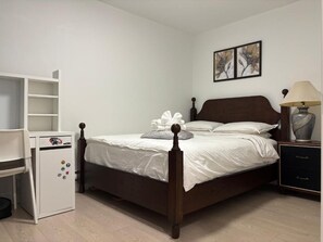 2 bedrooms, iron/ironing board, WiFi, bed sheets - Brand New 2bedroom Suite with Parking (Vancouver)