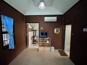 Kamar Klasik, pemandangan kebun, area halaman | Tirai kedap cahaya, tempat tidur lipat/tambahan, dan Wi-Fi gratis