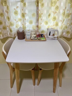 Kamar Klasik, pemandangan kebun, area halaman | Kopi dan/atau alat penyeduh kopi