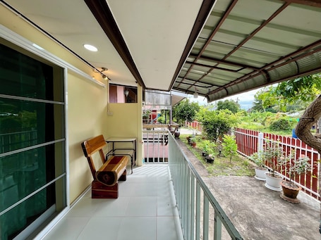 Habitación clásica, vistas al jardín, en la zona del patio | Terraza o patio. Bansuan Banjong Akkson