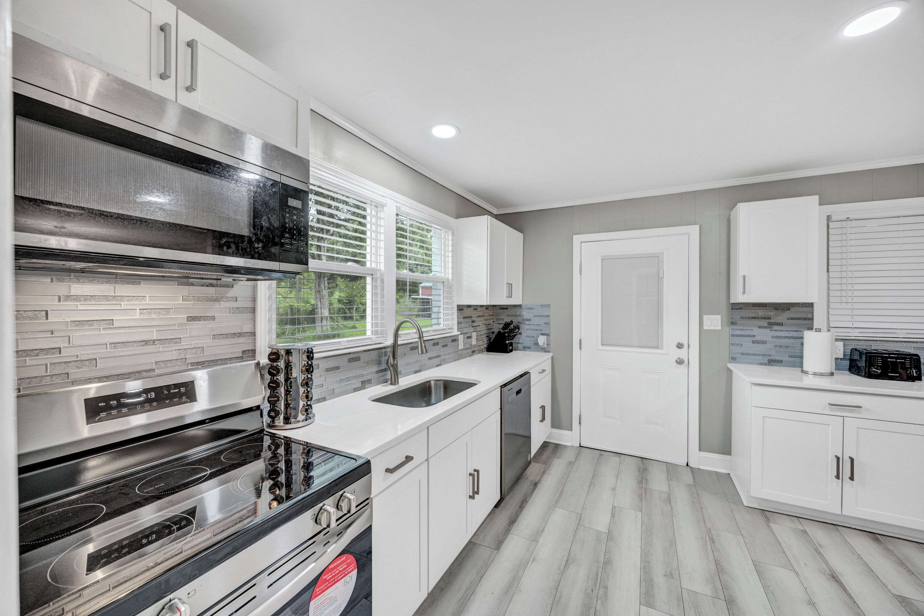 Microwave, oven, stovetop, dishwasher