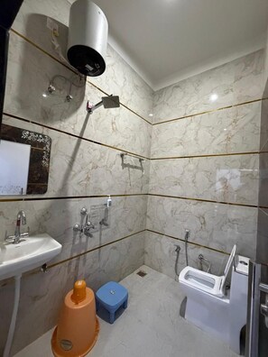 Towels, soap, shampoo, toilet paper