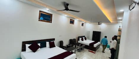 家庭客房 | 書桌