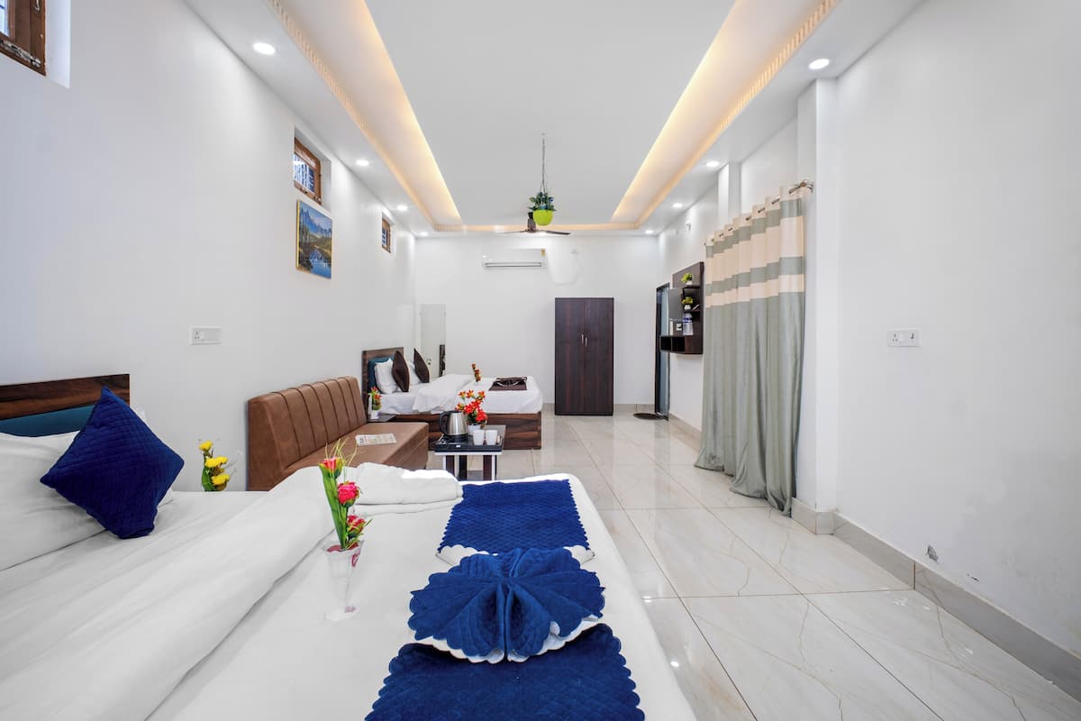 Kamar Keluarga | Meja kerja