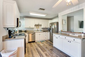 Refrigerador, microondas, parrilla de estufa y lavavajillas 