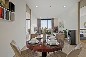 Căn hộ, 2 phòng ngủ, quang cảnh thành phố | Phòng ăn