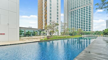 Hồ bơi ngoài trời