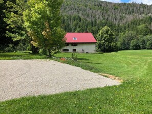 Property grounds - House in the middle of fields with direct access to the Valserine river (Mijoux)