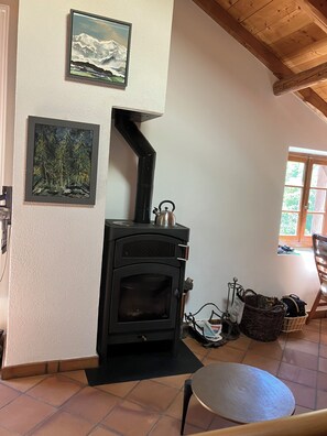 Interior - House in the middle of fields with direct access to the Valserine river (Mijoux)