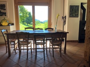 Dining - House in the middle of fields with direct access to the Valserine river (Mijoux)