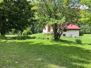 Property grounds - House in the middle of fields with direct access to the Valserine river (Mijoux)