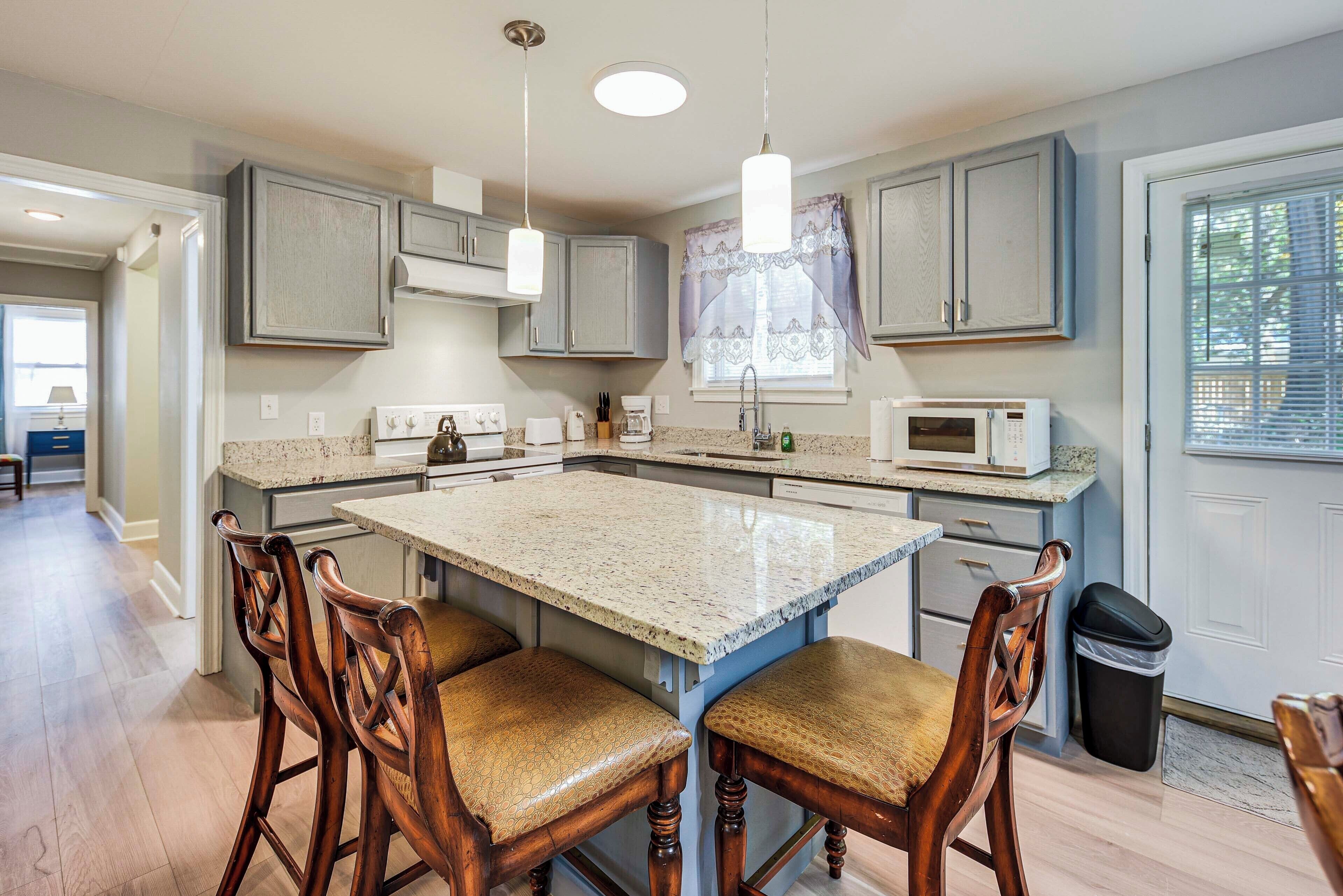 Refrigerador, microondas, placa de cocina, lavavajillas