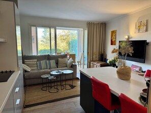 Smart TV - Garden Apartment, Holiday Village, Swimming pools, Tennis court (Grimaud)