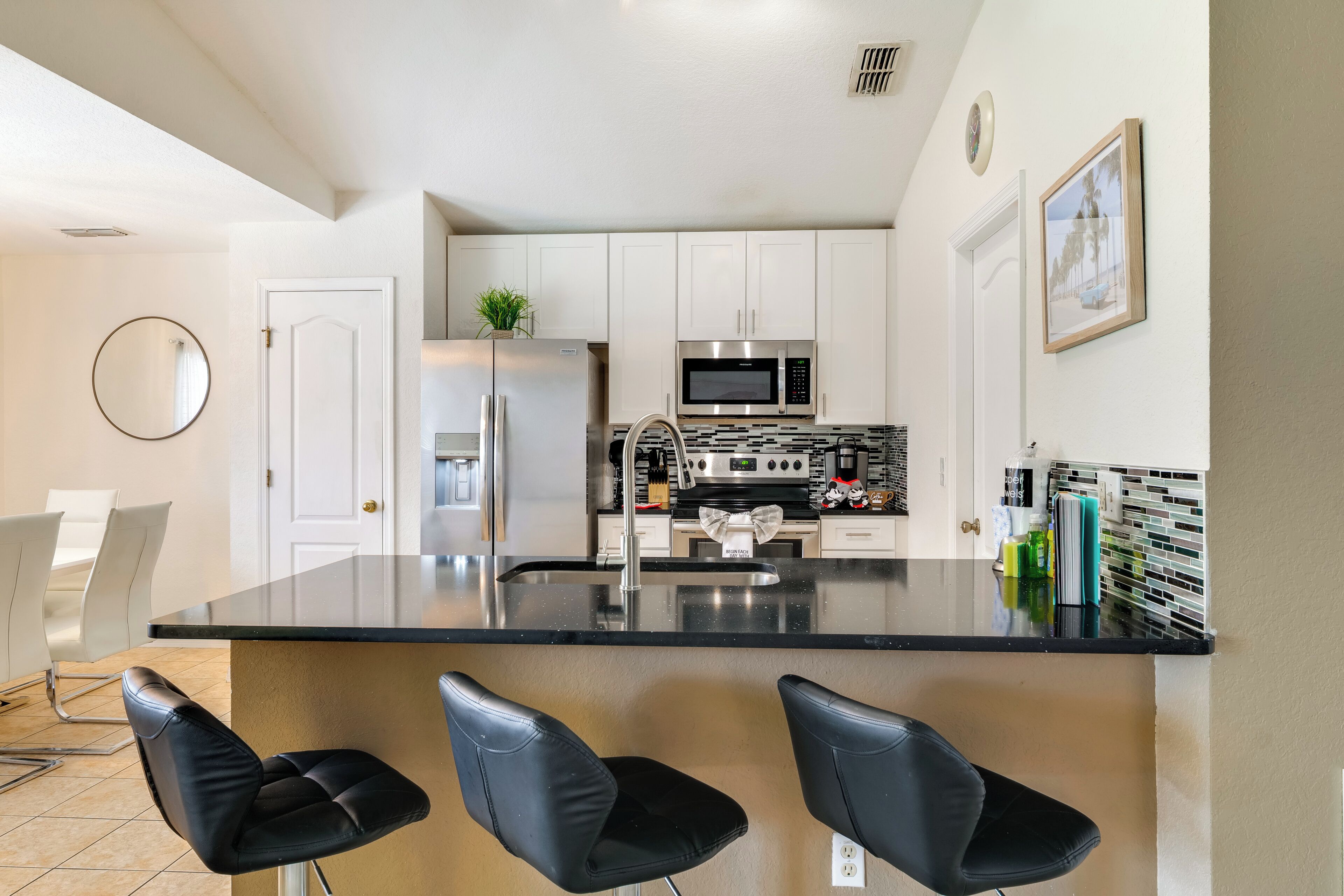 Fridge, microwave, stovetop, dishwasher