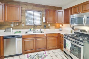 Fridge, microwave, stovetop, dishwasher - Covered Patio & Private Yard: Albuquerque Retreat (Albuquerque)