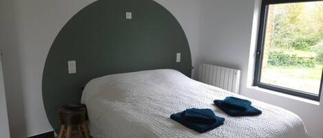 3 chambres, fer et planche à repasser, accès Internet, draps fournis