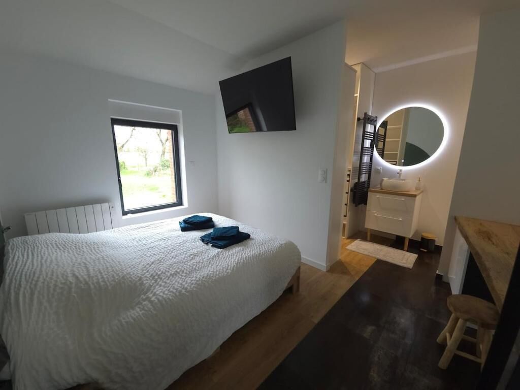 3 bedrooms, iron/ironing board, internet, bed sheets